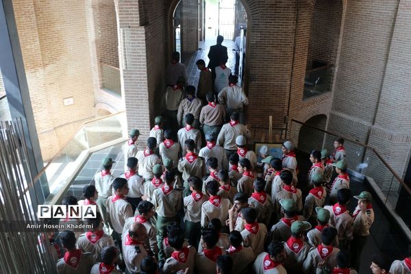 بازدید دانش آموزان پیشتاز هشتمین اردوی ملی از باغ موزه قصر
