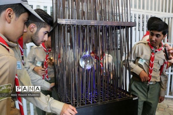 بازدید دانش آموزان پیشتاز هشتمین اردوی ملی از باغ موزه قصر