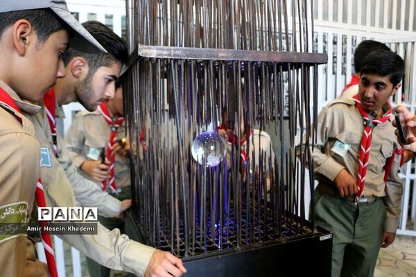 بازدید دانش آموزان پیشتاز هشتمین اردوی ملی از باغ موزه قصر