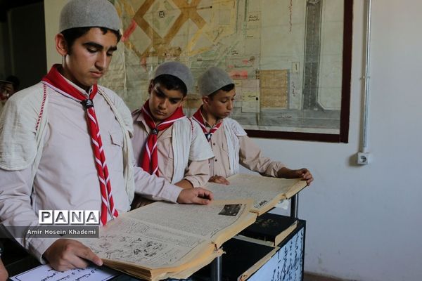 بازدید دانش آموزان پیشتاز هشتمین اردوی ملی از باغ موزه قصر