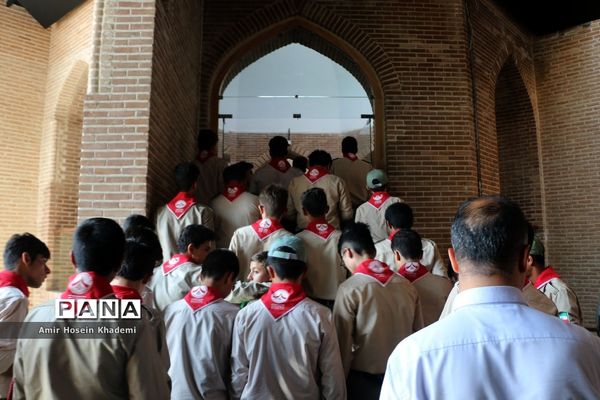 بازدید دانش آموزان پیشتاز هشتمین اردوی ملی از باغ موزه قصر