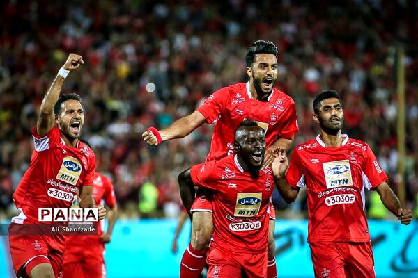 دیدار تیم های پرسپولیس و فولاد خوزستان