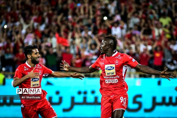 دیدار تیم های پرسپولیس و فولاد خوزستان