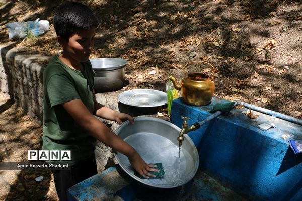 طبخ غذا توسط دانش آموزان البرزی در هشتمین اردوی ملی  پیشتازان کشور