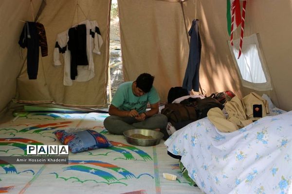 طبخ غذا توسط دانش آموزان البرزی در هشتمین اردوی ملی  پیشتازان کشور