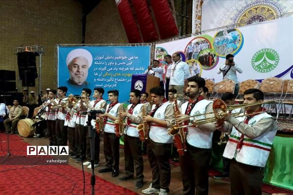حضوردانش آموزان پسر  کهگیلویه و بویراحمد در اردوی ملی پیشتازان  کشور با لباس بومی و محلی