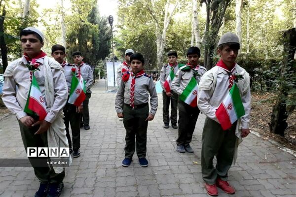 حضوردانش آموزان پسر  کهگیلویه و بویراحمد در اردوی ملی پیشتازان  کشور با لباس بومی و محلی