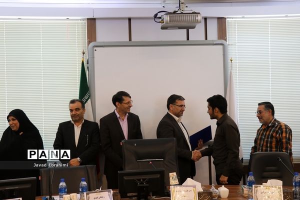 برگزاری جلسه تقدیر از رتبه های برتر کنکوری خراسان رضوی