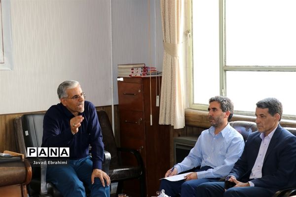 نشست نمایندگان مجلس دانش آموزی در سازمان دانش آموزی خراسان رضوی