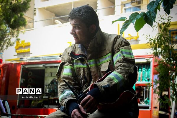 اطفا حریق ساختمان شرکت توسعه صنایع نفت قشم