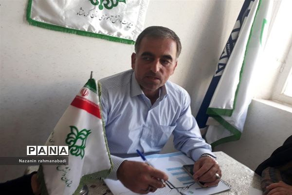 نشست هم اندیشی مدرسین برای اجرای اردوی آمادگی پیشتازان دختر در کرمانشاه