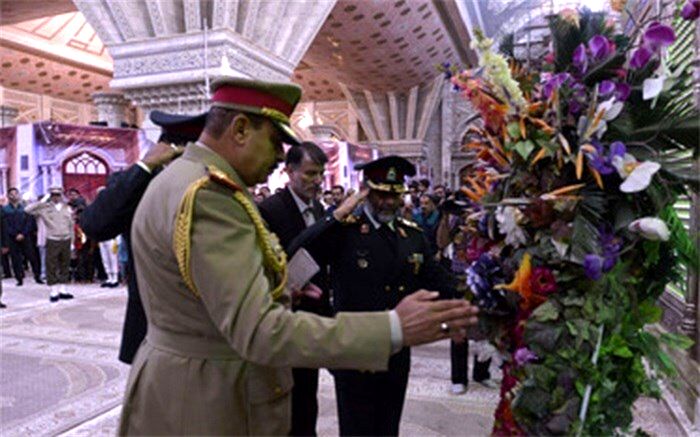 ادای احترام فرمانده مرزبانی عراق به آرمان های امام راحل
