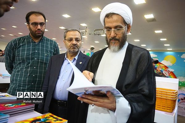 افتتاح ششمین نمایشگاه ایران نوشت