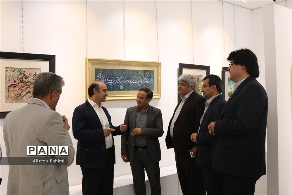 نمایشگاه نقاشی‌خط