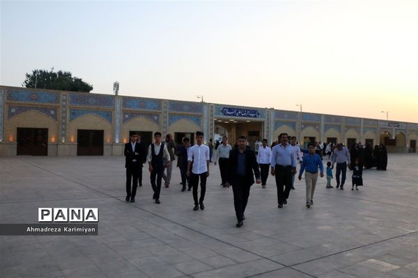 بازدید نمایندگان مجلس دانش آموزی از شاهچراغ و حافظیه
