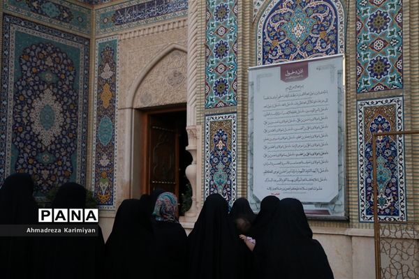 بازدید نمایندگان مجلس دانش آموزی از شاهچراغ و حافظیه