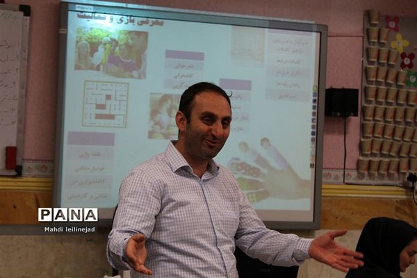 برگزاری جلسه تقویت حرفه ای  معلمان دوره اول ابتدایی استان البرز در مدرسه نرجس کرج