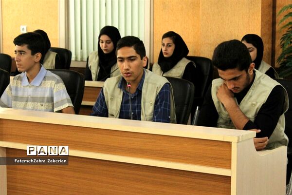 آیین تجلیل از دانش‌آموزان خبرنگار پانا در محمودآباد