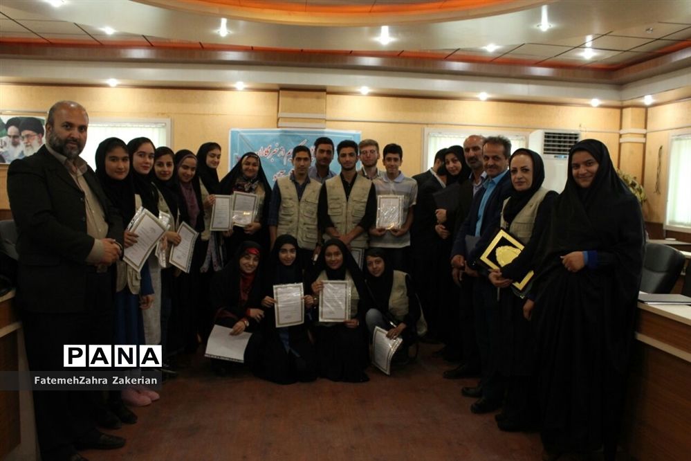 آیین تجلیل از دانش‌آموزان خبرنگار پانا در محمودآباد