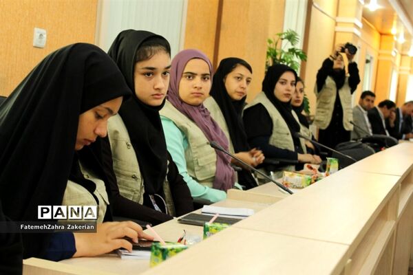 آیین تجلیل از دانش‌آموزان خبرنگار پانا در محمودآباد