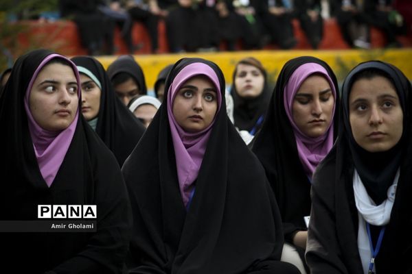 آیین استقبال دانش‌آموزان دختر شرکت‌کننده در سی و ششمین جشنواره فرهنگی، هنری سراسر کشور