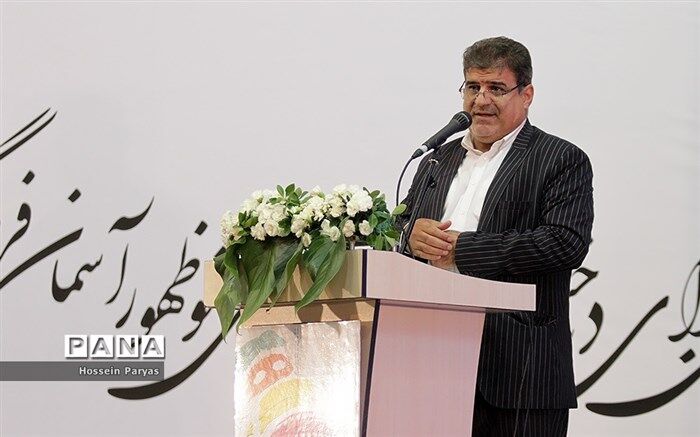 رسالت اصلی معلم، پرورش روح و ارتقای فرهنگ در بین نسل‌هاست
