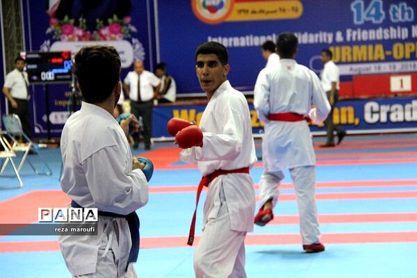 افتتاحیه چهاردهمین دوره مسابقات بین المللی جایزه بزرگ کاراته