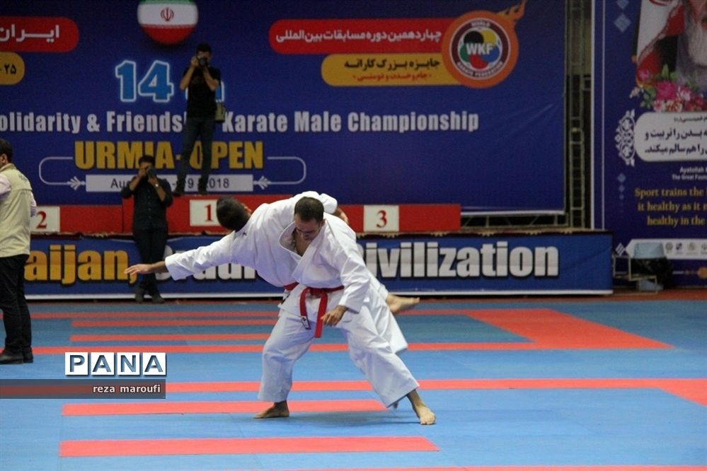 افتتاحیه چهاردهمین دوره مسابقات بین المللی جایزه بزرگ کاراته