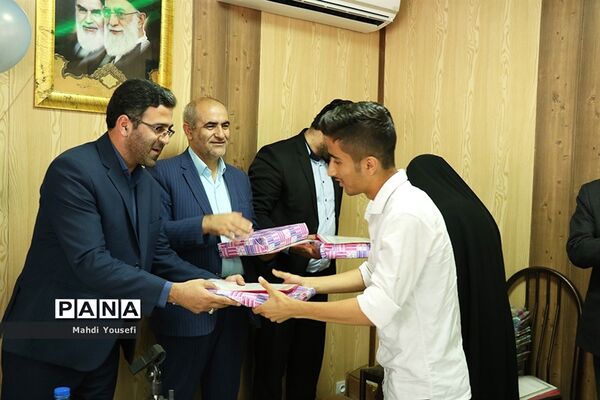 نشست صمیمی خبرنگاران پانا با مدیر کل آموزش و پرورش آذربایجان شرقی به مناسبت روز خبرنگار