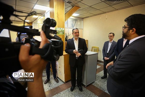 بازدید وزیر آموزش و پرورش از باشگاه خبرنگاران جوان