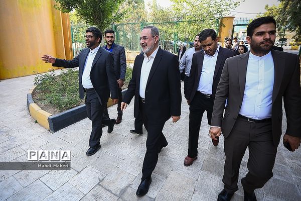 بازدید وزیر آموزش و پرورش از باشگاه خبرنگاران جوان