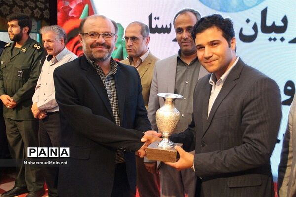 مراسم تجلیل از قهرمانان و مدال آوران آموزش و پرورش ناحیه 1 ری