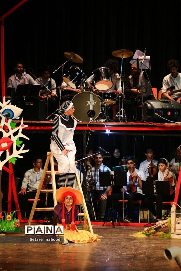 کنسرت نمایش «الیسا در مزرعه جرج»