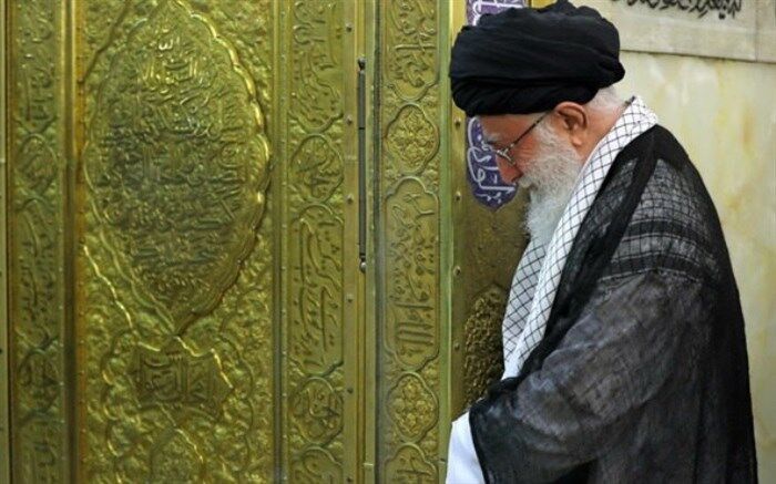 غبارروبی مضجع مطهر حضرت امام رضا (ع) با حضور رهبر انقلاب