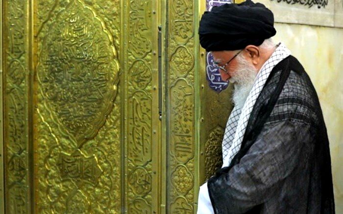 غبارروبی مضجع مطهر حضرت امام رضا (ع) با حضور رهبر انقلاب
