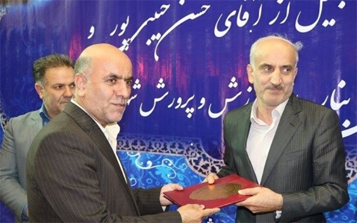 صیدلو: آموزش و پرورش مدیون تلاش مدیرانی است که با اداره راسخ و پشتکار موانع را ازسر راه آموزش و پرورش برمی‌دارند
