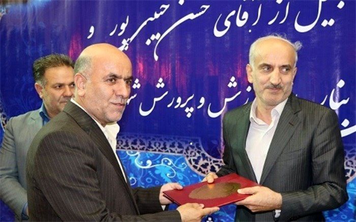 صیدلو: آموزش و پرورش مدیون تلاش مدیرانی است که با اداره راسخ و پشتکار موانع را ازسر راه آموزش و پرورش برمی‌دارند