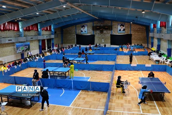 رقابت دانش‌آموزان در رشته تنیس‌روی‌میز در مسابقات دانش‌آموزی مقطع ابتدایی