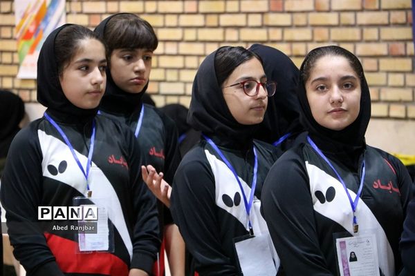 رقابت دانش‌آموزان در رشته تنیس‌روی‌میز در مسابقات دانش‌آموزی مقطع ابتدایی