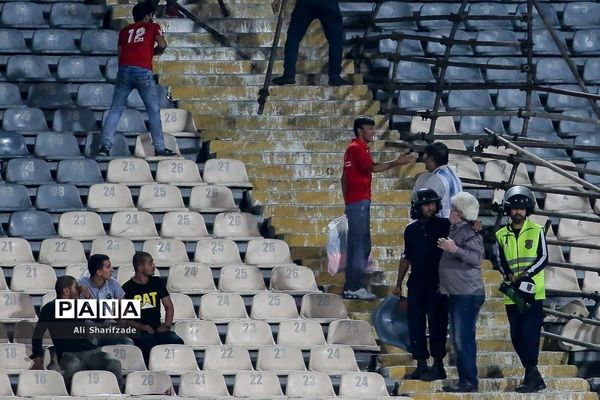 دیدار تیم های استقلال و تراکتورسازی