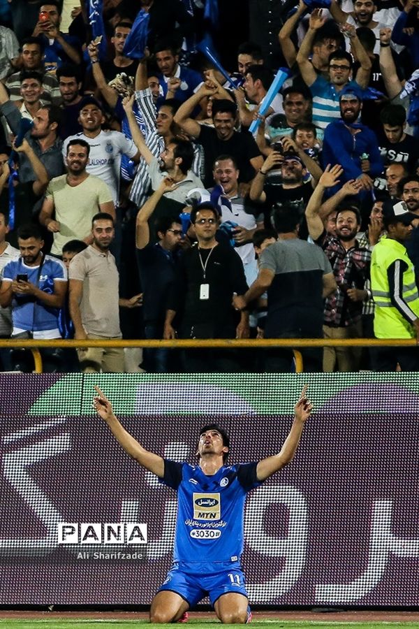 دیدار تیم های استقلال و تراکتورسازی