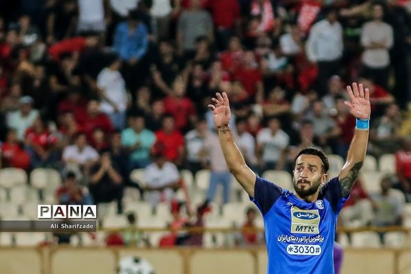 دیدار تیم های استقلال و تراکتورسازی