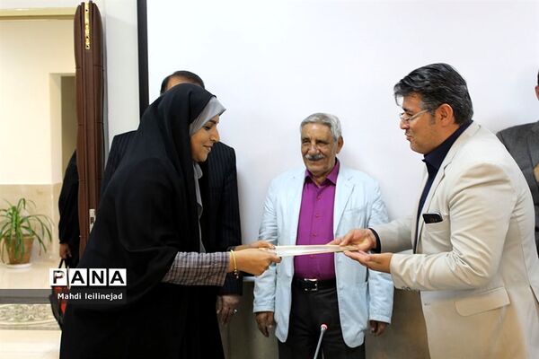 نشست خبری مدیرکل آموزش و پرورش البرز همراه با تقدیر از اصحاب رسانه استان