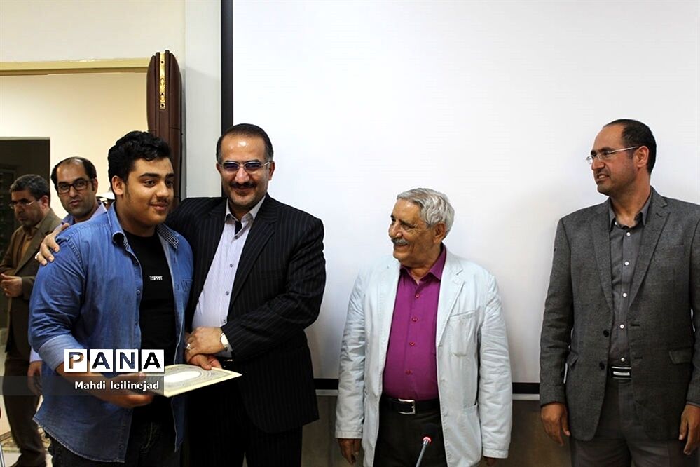 نشست خبری مدیرکل آموزش و پرورش البرز همراه با تقدیر از اصحاب رسانه استان