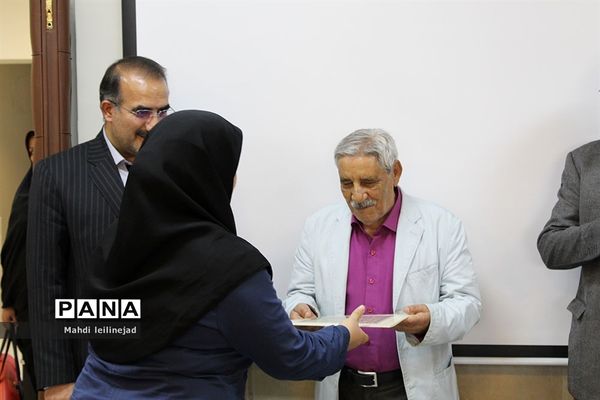 نشست خبری مدیرکل آموزش و پرورش البرز همراه با تقدیر از اصحاب رسانه استان