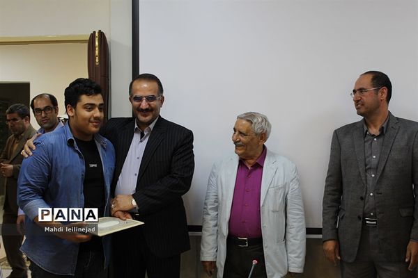 نشست خبری مدیرکل آموزش و پرورش البرز همراه با تقدیر از اصحاب رسانه استان