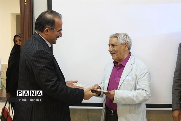 نشست خبری مدیرکل آموزش و پرورش البرز همراه با تقدیر از اصحاب رسانه استان