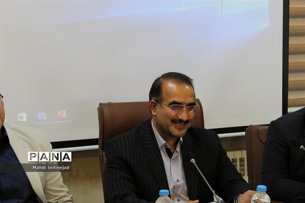 نشست خبری مدیرکل آموزش و پرورش البرز همراه با تقدیر از اصحاب رسانه استان