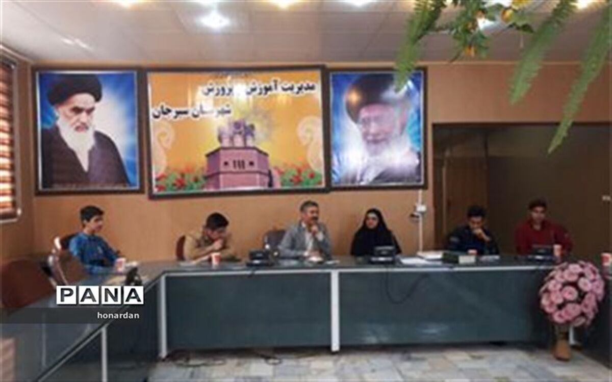 معاون پرورشی آموزش و پرورش سیرجان: شورای دانش‌آموزی شورای تصمصم گیری است