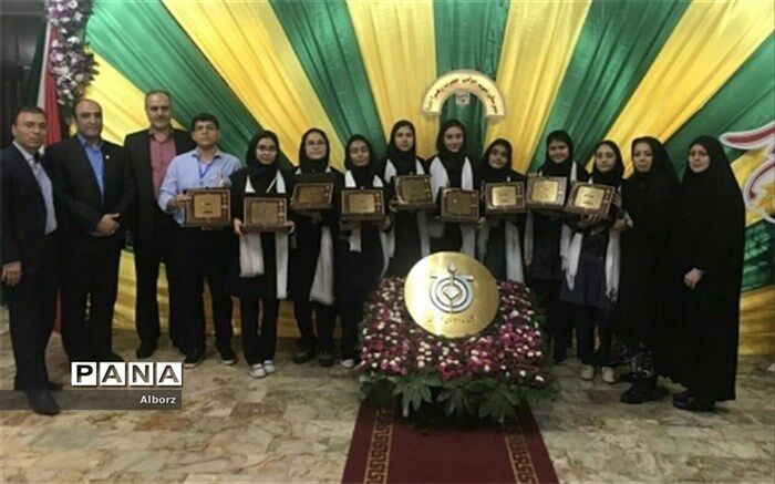 کسب رتبه اول کشوری دانش آموزان البرزی درمسابقات جشنواره نوجوان خوارزمی در محور زبان انگلیسی